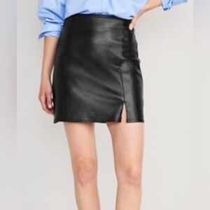 Old Navy $35 Faux-Leather Mini Skirt - Black Jack - Size M Tall NWT W15” L18.5”